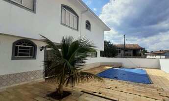 Imagem: Linda Casa de Esquina à Venda Jardim