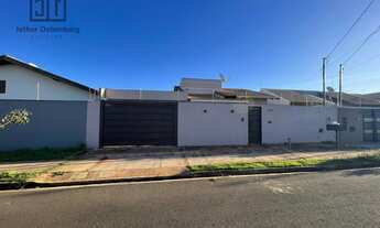 Imagem 2: Casa para Venda em Campo Grande, Nova Lima, 2 dormitórios, 1 suíte, 3 banheiros, 2 vagas