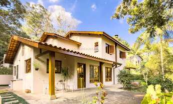 Imagem 3: Casa típica da Granja Vianna, em condomínio com mata Atlântica predominante