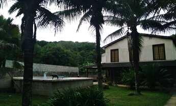 Imagem: Casa de 5 Quartos (1 Suíte) em Terreno