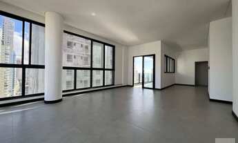 Imagem 3: Apartamento com 180m2 Privativos Sem Mobília - 4 Suítes Sendo 1 Máster + 3 Vagas de Garage