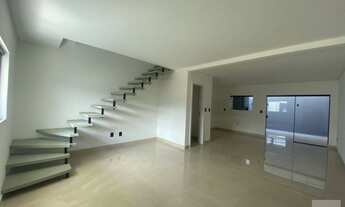 Imagem 2: Sobrado com 1 Suíte + 1 Demi Suíte + 1 Dormitório 2 Vagas de Garagem 1000 Metros do Mar R