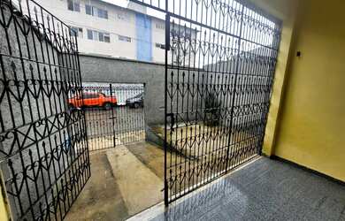 Imagem 2: Casa para Venda em Fortaleza, Demócrito Rocha, 4 dormitórios, 3 suítes, 5 banheiros, 2 vag