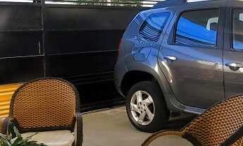 Imagem 2: Casa Duplex para Venda em Caucaia, Tabapuá, 5 dormitórios, 2 suítes, 4 banheiros, 2 vagas