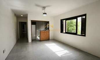 Imagem 3: Apto com 2 dormitórios, com garagem. Junto a hospital e centro. Próximo de tudo!