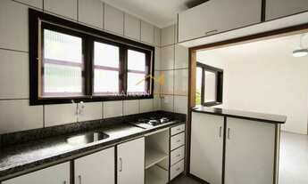 Imagem 6: Apto com 2 dormitórios, com garagem. Junto a hospital e centro. Próximo de tudo!