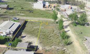 Imagem 2: Ótimo terreno a poucos passos do mar na Praia Ribeiro em Passo de Torres/SC