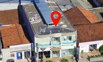 Imagem 7: Sala com banheiro, 55m², térreo de frente pra rua, no Centro, Caraguatatuba/SP