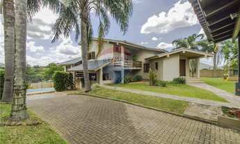 Imagem: Casa à venda em amplo terreno no bairro