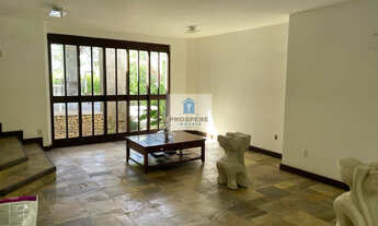 Imagem 2: Casa: 3 quartos, 5 banheiros, 2 vagas de garagem, varanda e dependência. Condomínio fechad