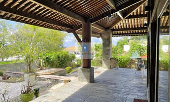 Imagem 7: Casa: 3 quartos, 5 banheiros, 2 vagas de garagem, varanda e dependência. Condomínio fechad