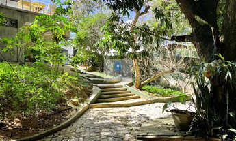 Imagem 5: Casa: 3 quartos, 5 banheiros, 2 vagas de garagem, varanda e dependência. Condomínio fechad