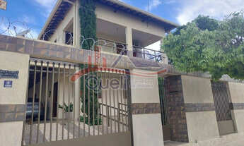 Imagem: Sobrado à venda, com 4 quartos, no bairro