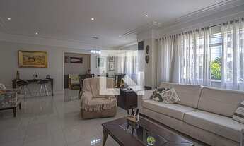 Imagem: Casa à Venda - Bosque da Saúde, 4 Quartos