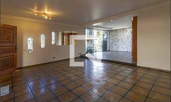 Imagem: Casa à Venda - Bosque da Saúde, 3 Quartos