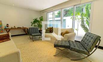 Imagem: Casa à Venda - Sumaré, 4 Quartos, 328