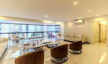 Imagem 3: Apartamento à Venda - Santa Cecília, 4 Quartos, 245 m2