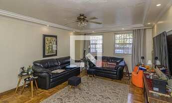 Imagem: Casa à Venda - Bosque da Saúde, 3 Quartos