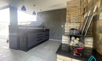 Imagem 2: Sofisticada Residência de 4 Quartos (2 Suítes) com Vista Deslumbrante da Serra da Mantique