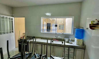 Imagem 6: Sobrado com móveis, 2 dormitórios amplos, 2 vagas de garagem e quintal, na Vila Euclides