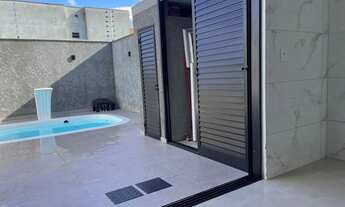 Imagem 5: Sobrado com 3 suítes e 2 vagas de garagem no Bairro Rio Pequeno em Camboriú