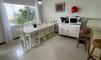 Imagem 2: Sobrado com 2 quartos e 2 vagas de garagem na Praia de Taquaras em Balneário Camboriú