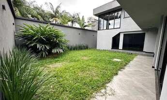 Imagem: Casa nova de alto padrão com 4 suítes