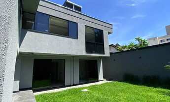 Imagem 2: Casa nova de alto padrão com 4 suítes e 3 vagas de garagem em Itajaí/SC