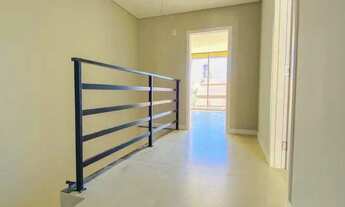 Imagem 3: Casa de alto padrão com 3 suítes e 2 vagas de garagem em Piçarras