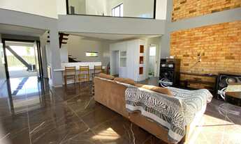 Imagem 7: Casa mobiliada no Condomínio Caledônia com 4 dormitórios, sendo 1 suíte e 4 vagas de garag