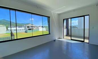 Imagem 3: Casa mobiliada no Condomínio Caledônia com 4 dormitórios, sendo 1 suíte e 4 vagas de garag