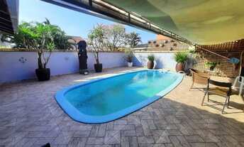 Imagem 5: Casa com 5 dormitórios sendo 2 suítes e 5 vagas na praia dos amores em Balneário Camboriú