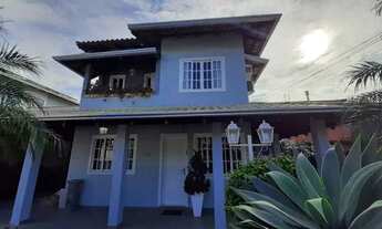 Imagem 3: Casa com 5 dormitórios sendo 2 suítes e 5 vagas na praia dos amores em Balneário Camboriú