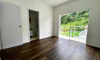 Imagem 6: Casa com 3 dormitórios sendo 1 suíte e 2 vagas de garagem em Brusque