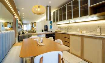 Imagem 3: Apartamento na planta, pé na areia, com 2 dormitórios sendo 1 suíte e 1 vaga na praia de T