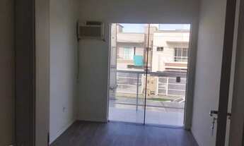 Imagem 4: Geminado próximo ao mar com 3 dormitórios e 2 vagas de garagem em Balneário Piçarras