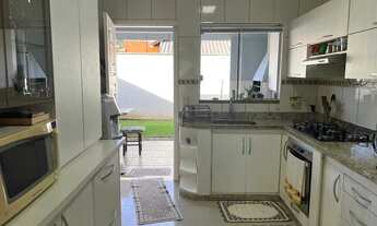 Imagem 7: Sobrado mobiliado com 3 dormitórios sendo 1 suíte e 2 vagas de garagem em Balneário Piçarr