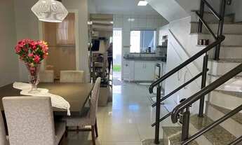 Imagem 2: Sobrado mobiliado com 3 dormitórios sendo 1 suíte e 2 vagas de garagem em Balneário Piçarr