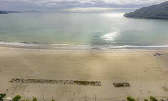 Imagem 3: Apartamento mobiliado com 4 suítes e 5 vagas de garagem na Avenida Atlântica em Balneário