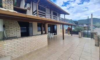 Imagem 7: Casa mobiliada com 4 dormitórios sendo 2 suítes e 3 vagas de garagem em Florianópolis