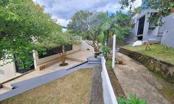 Imagem 4: Casa mobiliada com 4 dormitórios sendo 2 suítes e 3 vagas de garagem em Florianópolis