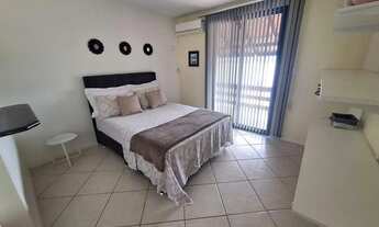 Imagem 2: Casa mobiliada com 4 dormitórios sendo 2 suítes e 3 vagas de garagem em Florianópolis