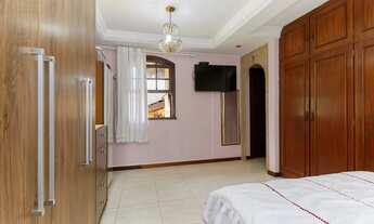 Imagem 2: Residência com 4 Dormitórios sendo 1 Suíte, 4 Vagas de Garagem e Galpão Comercial