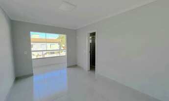 Imagem 2: Sobrado 2 suítes e 2 vagas de garagem no bairro Bombas em Bombinhas/SC