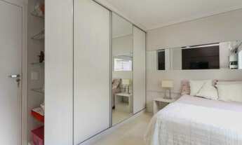 Imagem 3: Sobrado mobiliado com 3 dormitórios sendo 1 suíte e 2 vagas de garagem em Santa Felicidade