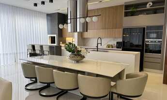 Imagem 3: Casa mobiliada no Condomínio Caledônia com 2 suítes, 2 demi-suites e 4 vagas em Camboriú/S