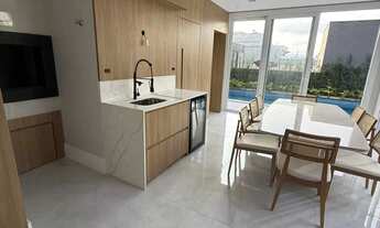 Imagem 4: Casa em condomínio com 4 suítes e 2 vagas de garagem