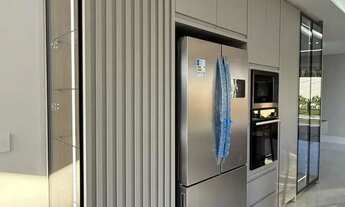 Imagem 6: Casa em condomínio com 4 suítes e 2 vagas de garagem