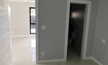 Imagem 7: Sobrado alto padrão com 4 suítes e 2 vagas de garagem em Camboriú/SC