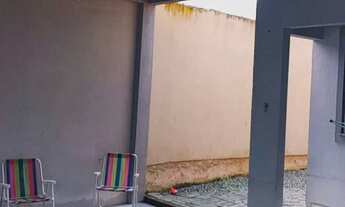 Imagem 4: Sobrado amplo com 2 dormitórios e 2 vagas de garagem, com espaço lateral no Centro de Cam